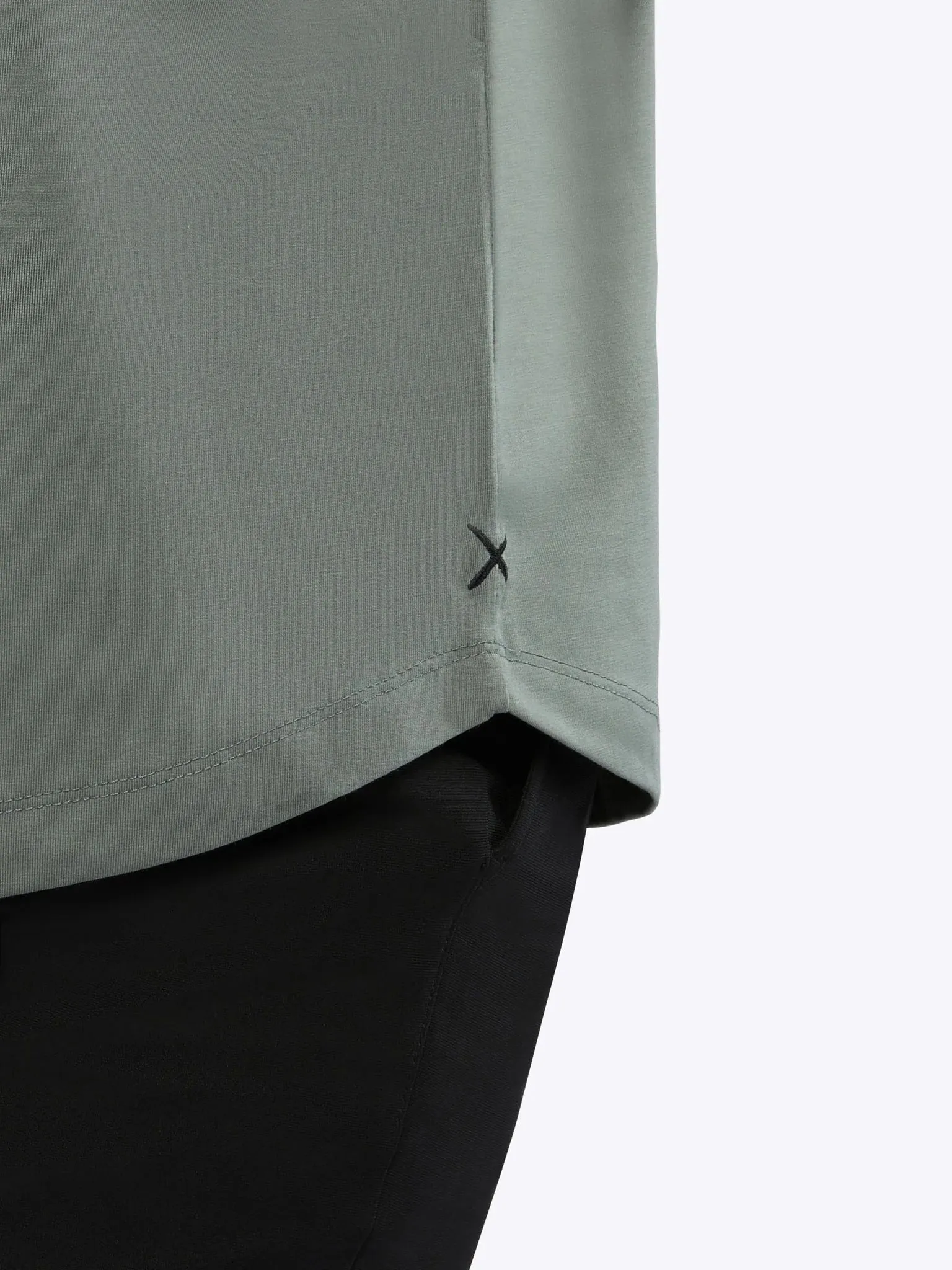 Cuts AO Curve-Hem Tee