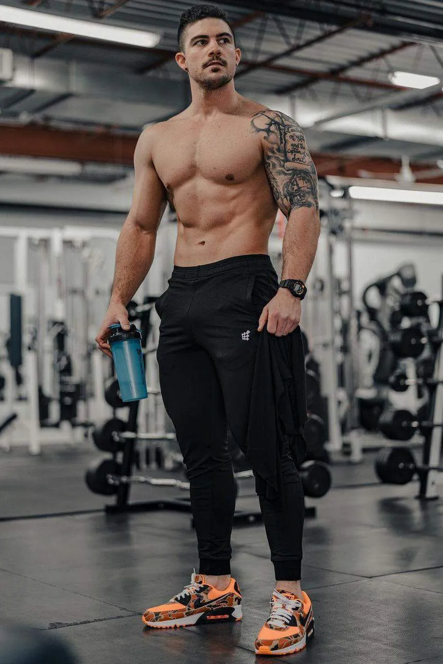 Matrix Tapered Joggers - Black